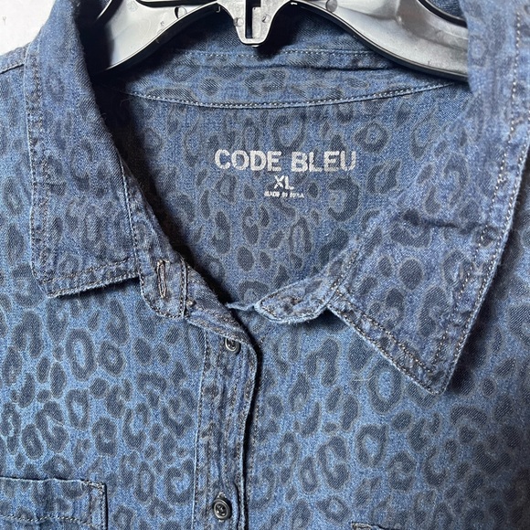 ❤️Code Bleu button down animal print denim shirt size, XL - Picture 4 of 6